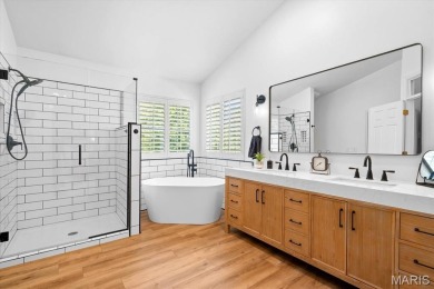 Stunning 4100 sq ft home in the desirable Far Oaks golf course on Far Oaks Golf Club in Illinois - for sale on GolfHomes.com, golf home, golf lot