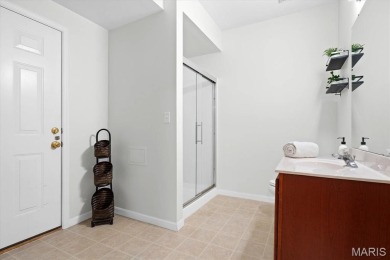 Stunning 4100 sq ft home in the desirable Far Oaks golf course on Far Oaks Golf Club in Illinois - for sale on GolfHomes.com, golf home, golf lot