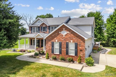 Stunning 4100 sq ft home in the desirable Far Oaks golf course on Far Oaks Golf Club in Illinois - for sale on GolfHomes.com, golf home, golf lot
