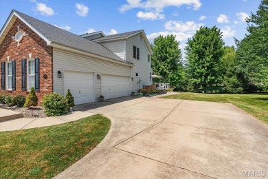 Stunning 4100 sq ft home in desirable Far Oaks golf course on Far Oaks Golf Club in Illinois - for sale on GolfHomes.com, golf home, golf lot