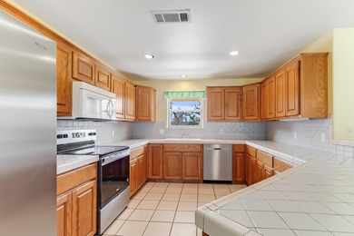 Looking for space, location, and charm? This adorable Oak Vista on Delaware Springs Golf Course in Texas - for sale on GolfHomes.com, golf home, golf lot