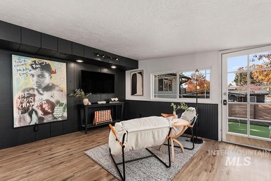 Located just blocks from Hillcrest Golf Course, this beautifully on Hillcrest Country Club, Inc. in Idaho - for sale on GolfHomes.com, golf home, golf lot