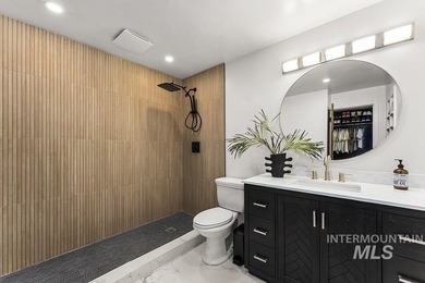 Located just blocks from Hillcrest Golf Course, this beautifully on Hillcrest Country Club, Inc. in Idaho - for sale on GolfHomes.com, golf home, golf lot