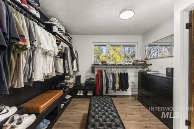 Located just blocks from Hillcrest Golf Course, this beautifully on Hillcrest Country Club, Inc. in Idaho - for sale on GolfHomes.com, golf home, golf lot