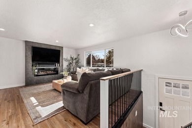 Located just blocks from Hillcrest Golf Course, this beautifully on Hillcrest Country Club, Inc. in Idaho - for sale on GolfHomes.com, golf home, golf lot