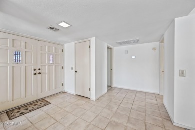 { SUN LAKES 55+ Adult Community } Refreshed home with new PAINT on Sun Lakes Country Club in Arizona - for sale on GolfHomes.com, golf home, golf lot