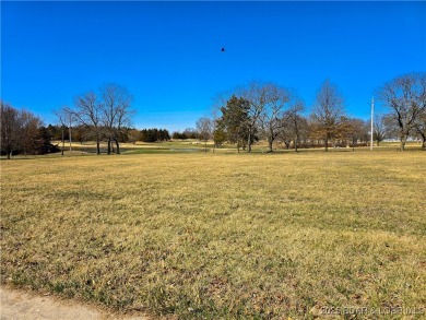 Discover the perfect spot to build your dream home! These two on Rolling Hills Country Club in Missouri - for sale on GolfHomes.com, golf home, golf lot
