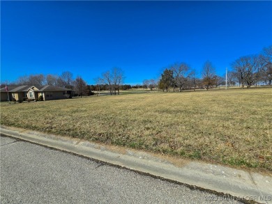 Discover the perfect spot to build your dream home! These two on Rolling Hills Country Club in Missouri - for sale on GolfHomes.com, golf home, golf lot