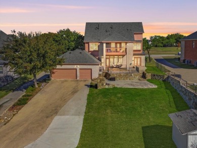 Discover the Lifestyle: Stunning Home in Lake Ridge, Cedar Hill

 on Tangle Ridge Golf Club in Texas - for sale on GolfHomes.com, golf home, golf lot