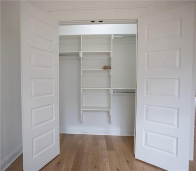 This beautifully upgraded 4 bed / 2 bath home is located in the on Bella Vista - Metfield Golf Complex and Country Club in Arkansas - for sale on GolfHomes.com, golf home, golf lot