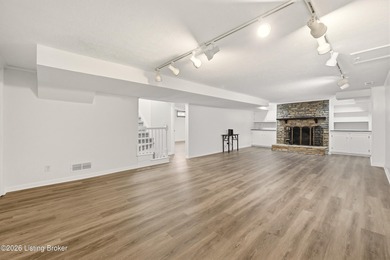 Nestled in the highly desirable Hunting Creek, this beautifully on Hunting Creek Country Club in Kentucky - for sale on GolfHomes.com, golf home, golf lot