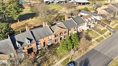 Nestled in the highly desirable Hunting Creek, this beautifully on Hunting Creek Country Club in Kentucky - for sale on GolfHomes.com, golf home, golf lot
