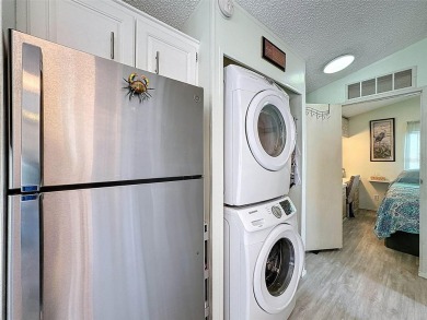 Welcome Snowbirds or Permanent Residents, 1 bedroom, 1 bath with on Glen Lakes Country Club in Florida - for sale on GolfHomes.com, golf home, golf lot