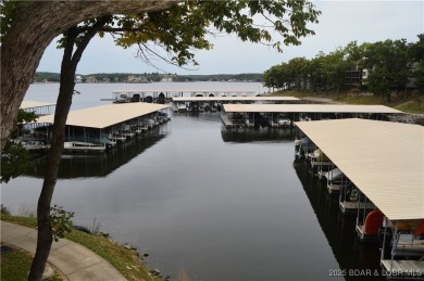 This 2 bedroom 2 bath condo lives LARGE with approximately 1,250 on Seasons Ridge At Four Seasons in Missouri - for sale on GolfHomes.com, golf home, golf lot