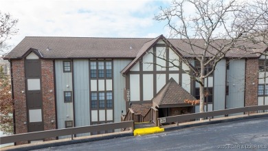 This 2 bedroom 2 bath condo lives LARGE with approximately 1,250 on Seasons Ridge At Four Seasons in Missouri - for sale on GolfHomes.com, golf home, golf lot