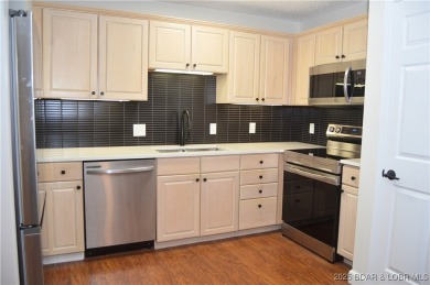 This 2 bedroom 2 bath condo lives LARGE with approximately 1,250 on Seasons Ridge At Four Seasons in Missouri - for sale on GolfHomes.com, golf home, golf lot
