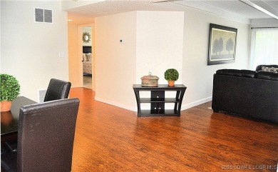 This 2 bedroom 2 bath condo lives LARGE with approximately 1,250 on Seasons Ridge At Four Seasons in Missouri - for sale on GolfHomes.com, golf home, golf lot