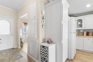 2005 Palm Harbor built home with an oversize one car garage and on Maple Leaf Golf and Country Club in Florida - for sale on GolfHomes.com, golf home, golf lot