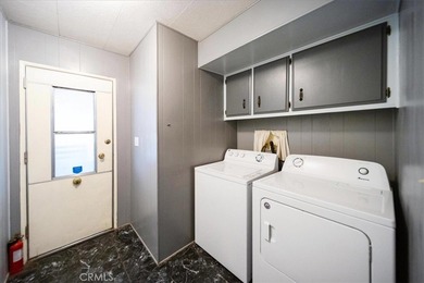 SELLER IS MOTIVATED! Seller may consider a flooring credit with on Hemet West Mobile Estates in California - for sale on GolfHomes.com, golf home, golf lot