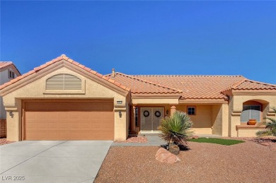 Charming single story home in the resort-style 55+ community of on Highland Falls Golf Club in Nevada - for sale on GolfHomes.com, golf home, golf lot