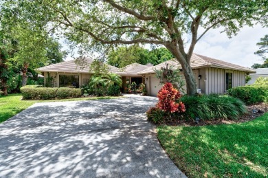 Detached home in beautiful Golf Community.  This 2bd, 2bath 2 on Bent Pine Golf Club in Florida - for sale on GolfHomes.com, golf home, golf lot