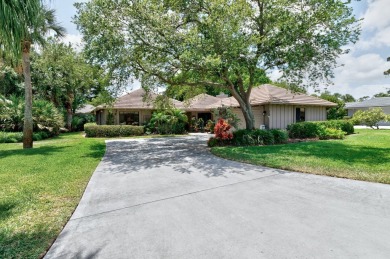 Detached home in beautiful Golf Community.  This 2bd, 2bath 2 on Bent Pine Golf Club in Florida - for sale on GolfHomes.com, golf home, golf lot