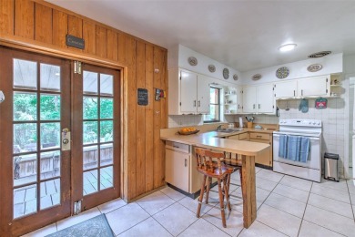 Located in the desirable Forest Hills area, this house is on Babe Zaharias Golf Course in Florida - for sale on GolfHomes.com, golf home, golf lot