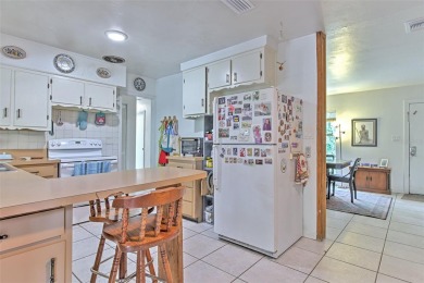 Located in the desirable Forest Hills area, this house is on Babe Zaharias Golf Course in Florida - for sale on GolfHomes.com, golf home, golf lot