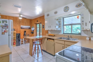 Located in the desirable Forest Hills area, this house is on Babe Zaharias Golf Course in Florida - for sale on GolfHomes.com, golf home, golf lot