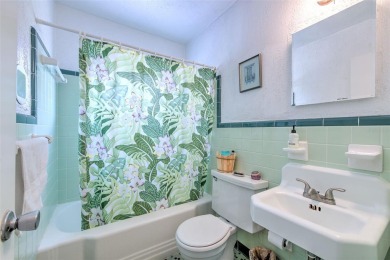 Located in the desirable Forest Hills area, this house is on Babe Zaharias Golf Course in Florida - for sale on GolfHomes.com, golf home, golf lot