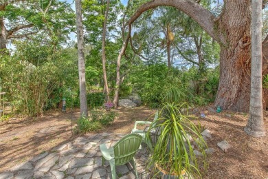 Located in the desirable Forest Hills area, this house is on Babe Zaharias Golf Course in Florida - for sale on GolfHomes.com, golf home, golf lot