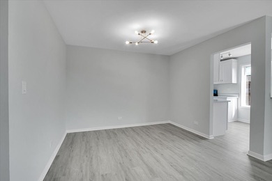 This beautifully updated 2-bed, 2-bath END-UNIT condo offers on Twin Lakes Golf Course in Illinois - for sale on GolfHomes.com, golf home, golf lot