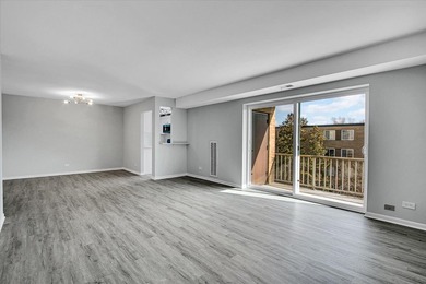 This beautifully updated 2-bed, 2-bath END-UNIT condo offers on Twin Lakes Golf Course in Illinois - for sale on GolfHomes.com, golf home, golf lot