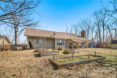 > A must-see 3-bedroom, 2-bath home featuring a desirable split on Bella Vista Country Club - Highlands in Arkansas - for sale on GolfHomes.com, golf home, golf lot