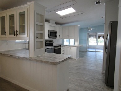 A must see 3/2 split floor plan home providing 1,568 sq ft of on Brookridge Country Club in Florida - for sale on GolfHomes.com, golf home, golf lot