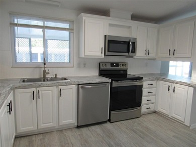 A must see 3/2 split floor plan home providing 1,568 sq ft of on Brookridge Country Club in Florida - for sale on GolfHomes.com, golf home, golf lot