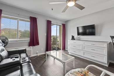 Move-in ready and recently updated, this efficiency condo in the on Possum Trot Golf Course in South Carolina - for sale on GolfHomes.com, golf home, golf lot