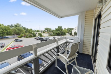 Move-in ready and recently updated, this efficiency condo in the on Possum Trot Golf Course in South Carolina - for sale on GolfHomes.com, golf home, golf lot