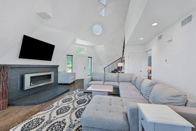 Unique lakefront home with nice updates, two bedrooms and  2 on Lake Kiowa Golf Course in Texas - for sale on GolfHomes.com, golf home, golf lot