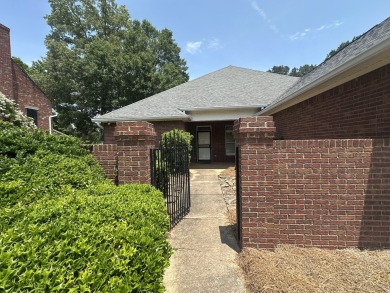Welcome to this beautifully laid-out 2-bedroom, 2-bathroom home on Colonial Country Club Deerfield in Mississippi - for sale on GolfHomes.com, golf home, golf lot