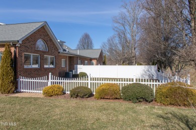 This luxury brick and stone townhome is located in Eagle Ridge on Virginian Golf Club in Virginia - for sale on GolfHomes.com, golf home, golf lot