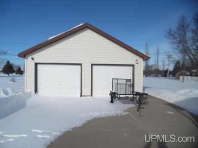 Charming 3-Bedroom, 2-Bath Bi-Level Home on the Golf Course! on Escanaba Country Club in Michigan - for sale on GolfHomes.com, golf home, golf lot