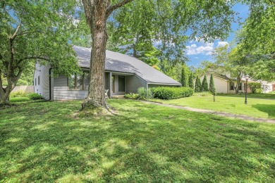 Discover this beautiful 3 bed, 2.5 bath home located in the on Lincolnshire Fields Country Club in Illinois - for sale on GolfHomes.com, golf home, golf lot
