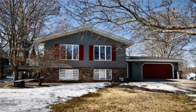 Super clean, immaculately maintained 3 bed, 2 bath split-level on Stones Throw Golf Course in Minnesota - for sale on GolfHomes.com, golf home, golf lot