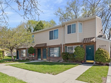 Sunny & bright townhome * Convenient location to downtown on Jordan River Par-3 in Utah - for sale on GolfHomes.com, golf home, golf lot