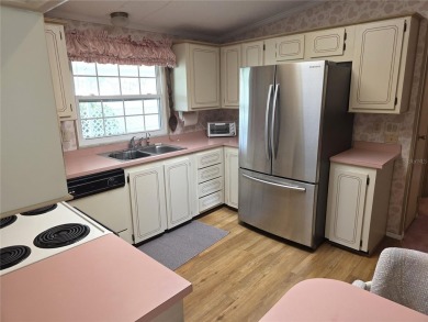 Brookridge Community -DOUBLE LOT! 2 Bedroom Golf Course Home on Brookridge Country Club in Florida - for sale on GolfHomes.com, golf home, golf lot