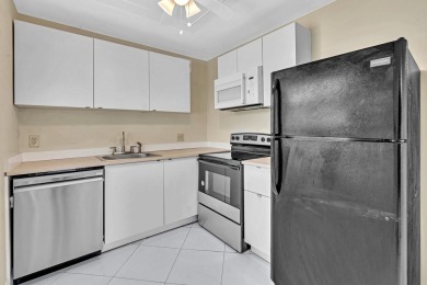 Light and bright 2/2 condo in Kings Point Golf & Country Club w/ on Kings Point Golf -Flanders Way in Florida - for sale on GolfHomes.com, golf home, golf lot