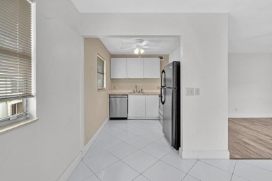 Light and bright 2/2 condo in Kings Point Golf & Country Club w/ on Kings Point Golf -Flanders Way in Florida - for sale on GolfHomes.com, golf home, golf lot