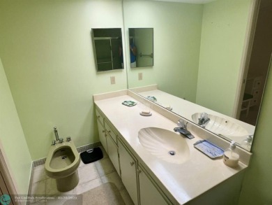 Ground floor 2 bedroom, 2 bath condo with over 1,500 sqft in on Palm-Aire Country Club and Resort - The Oaks in Florida - for sale on GolfHomes.com, golf home, golf lot