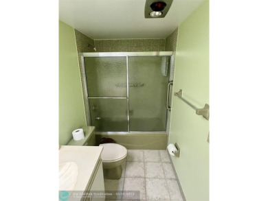 Ground floor 2 bedroom, 2 bath condo with over 1,500 sqft in on Palm-Aire Country Club and Resort - The Oaks in Florida - for sale on GolfHomes.com, golf home, golf lot